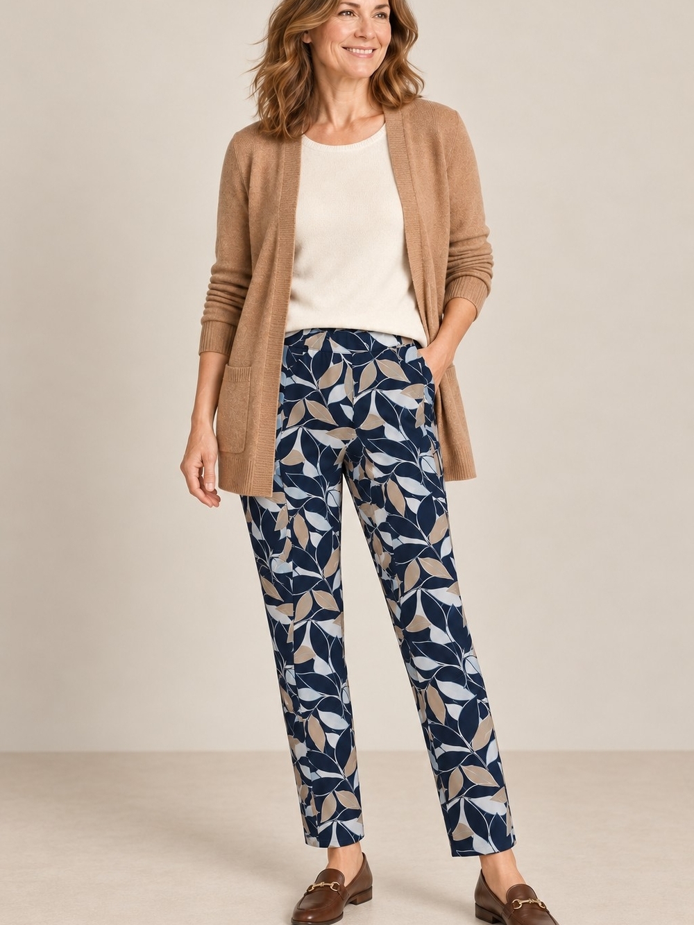 Chico's Travelers Black Tan Leaf Print Anlkle Pants Sz 1.5R Officecore Abstract